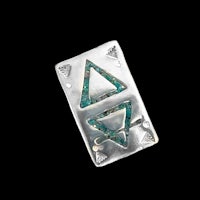 a silver ring with three triangles on it